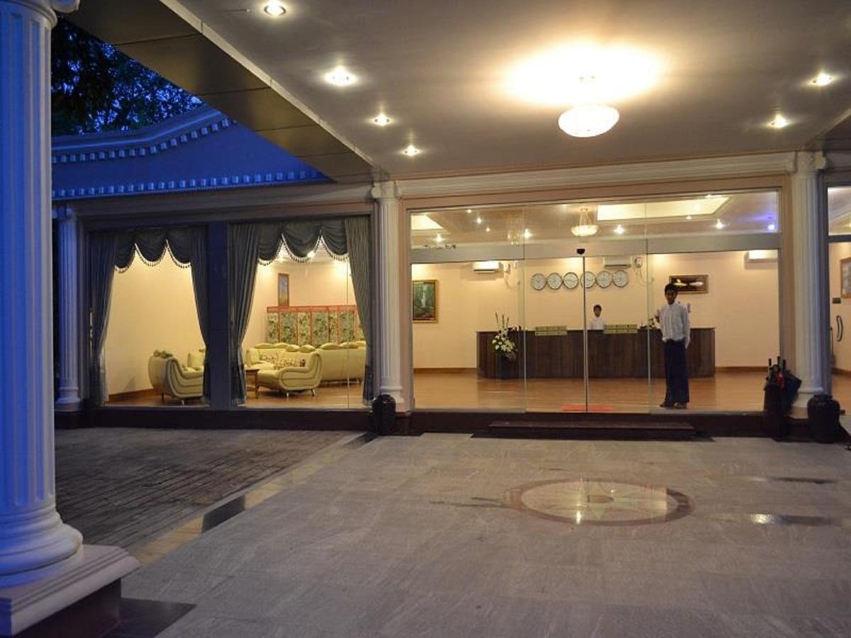 Famous Hotel Bago Bagian luar foto