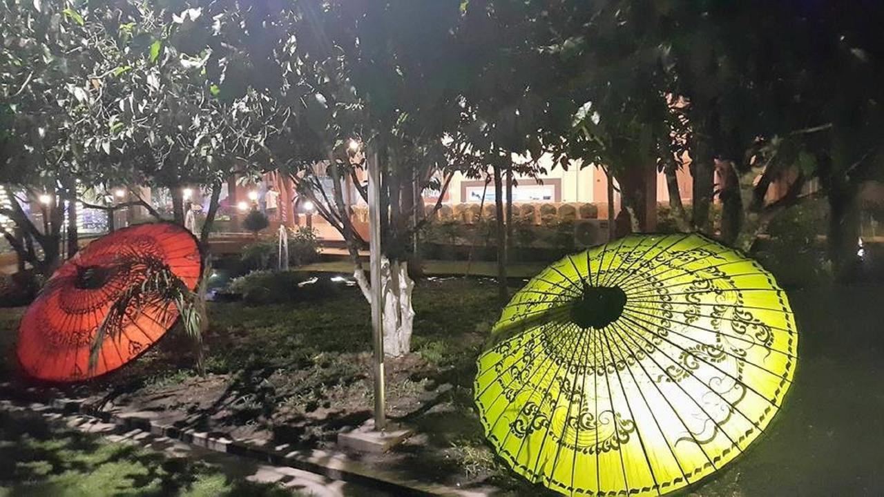 Famous Hotel Bago Bagian luar foto
