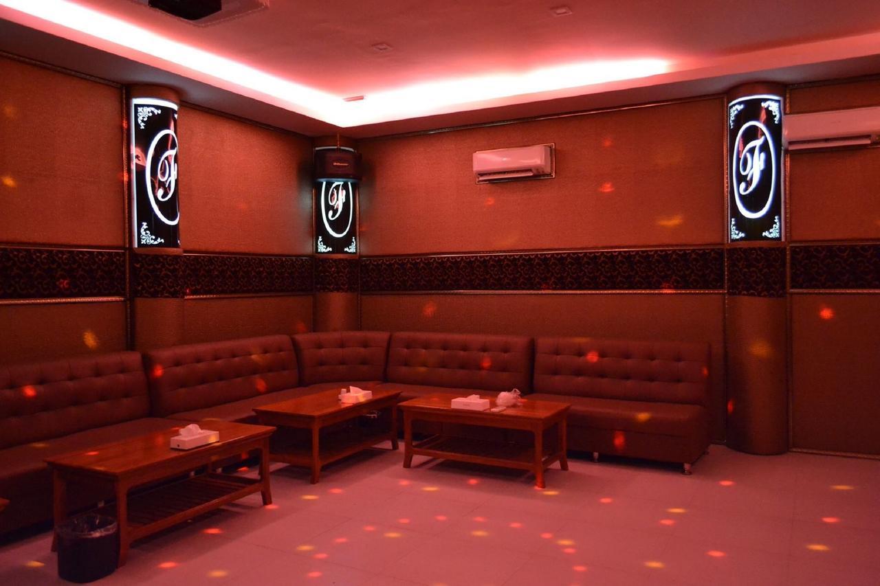 Famous Hotel Bago Bagian luar foto