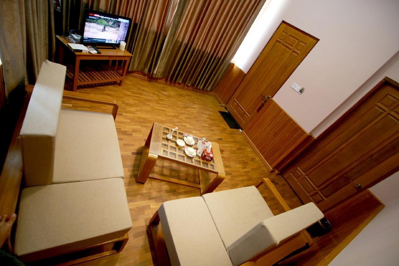 Famous Hotel Bago Bagian luar foto