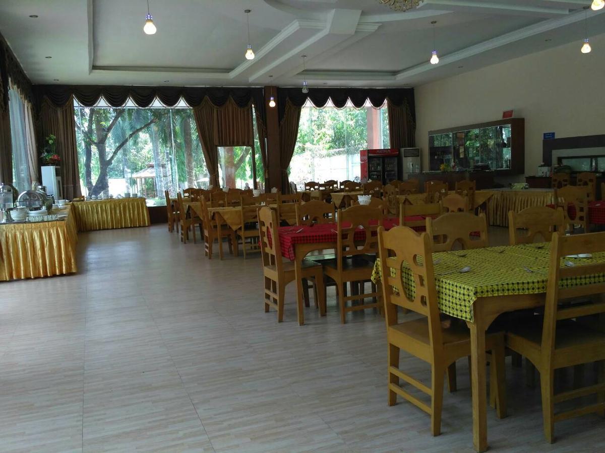 Famous Hotel Bago Bagian luar foto