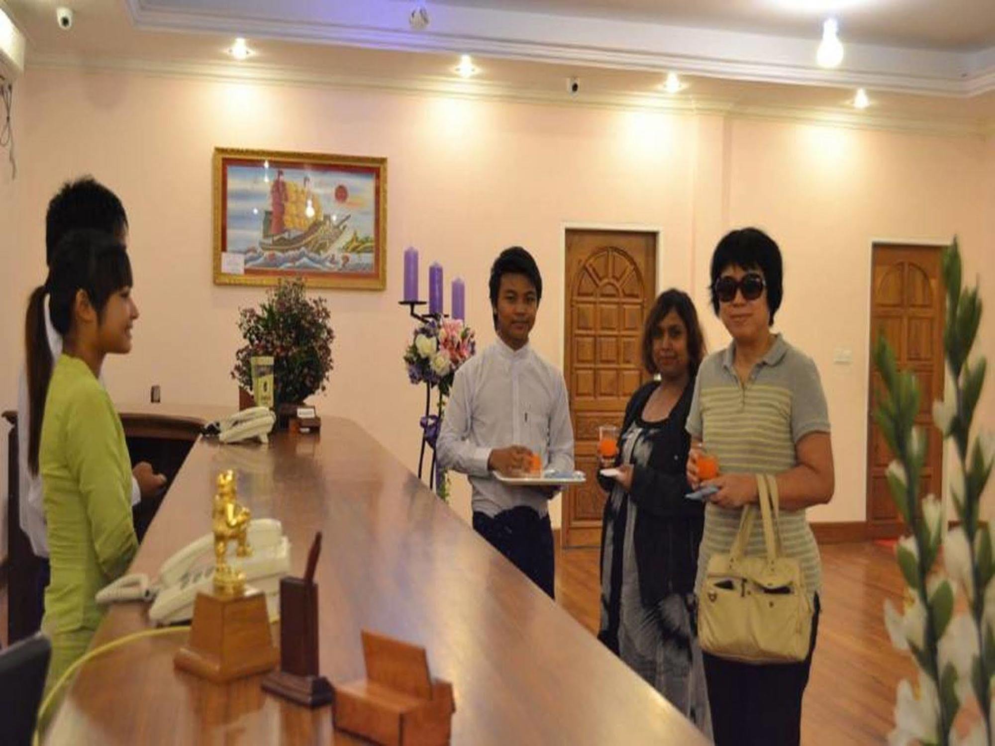 Famous Hotel Bago Bagian luar foto