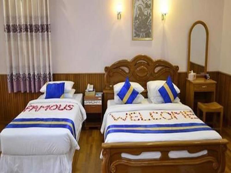 Famous Hotel Bago Bagian luar foto