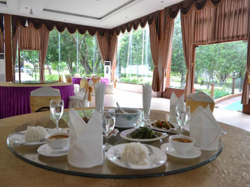 Famous Hotel Bago Bagian luar foto