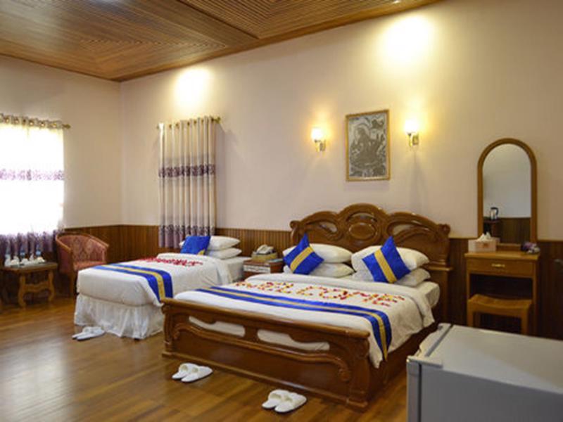 Famous Hotel Bago Bagian luar foto