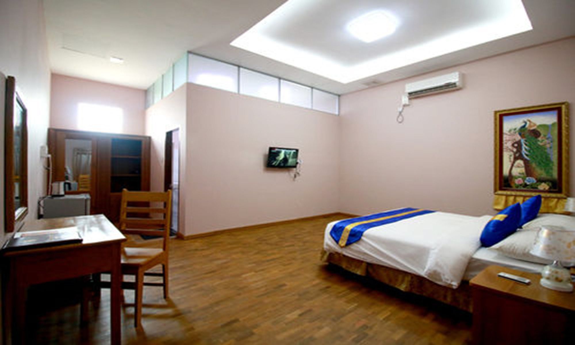 Famous Hotel Bago Bagian luar foto
