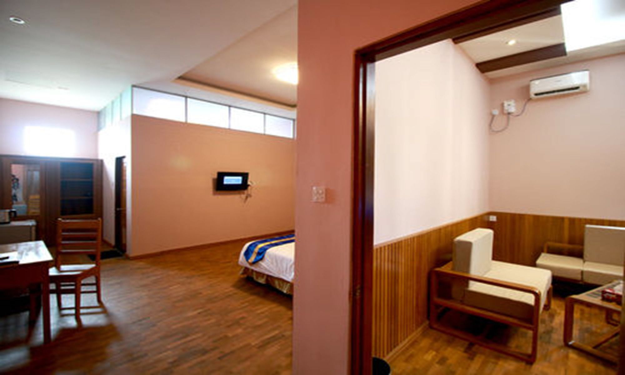 Famous Hotel Bago Bagian luar foto