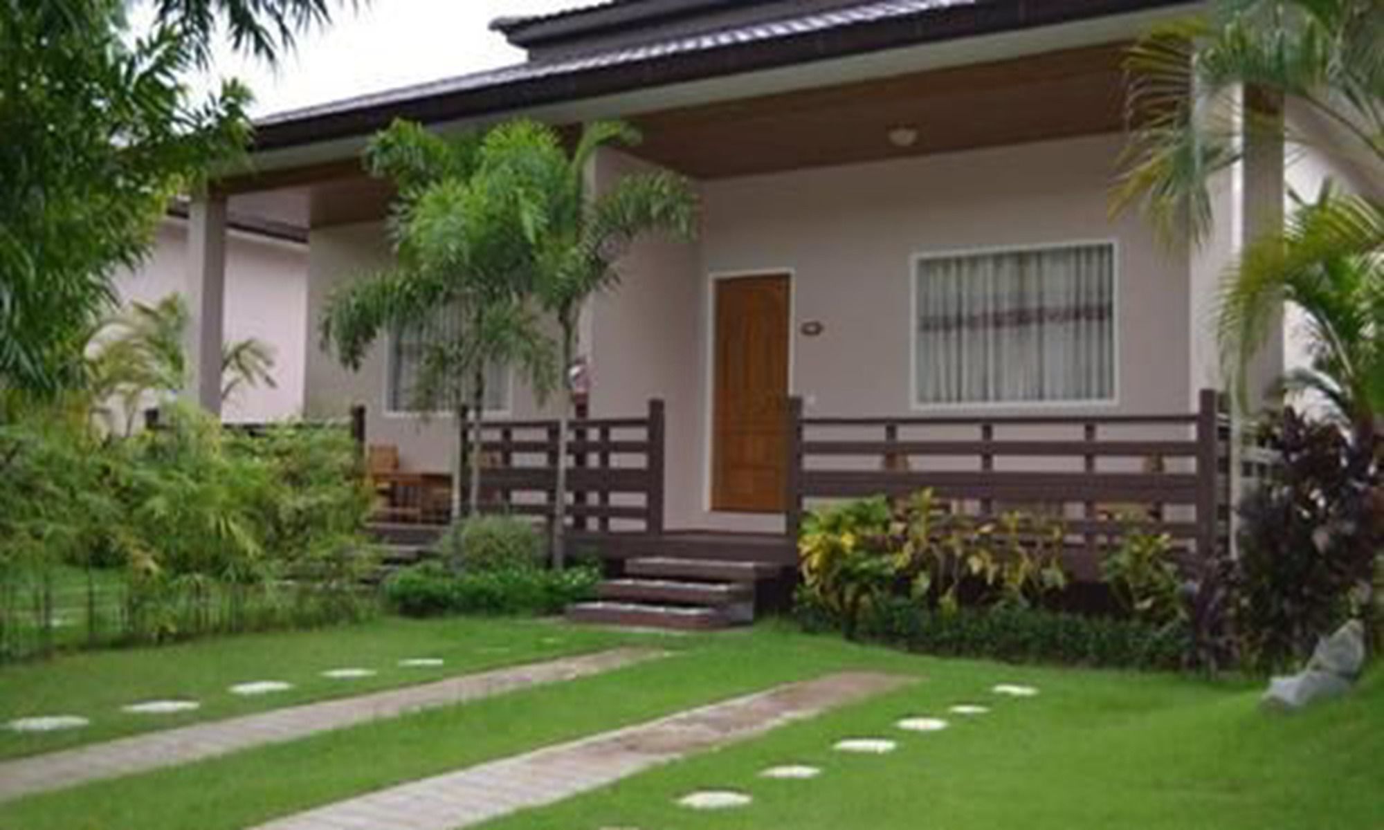 Famous Hotel Bago Bagian luar foto
