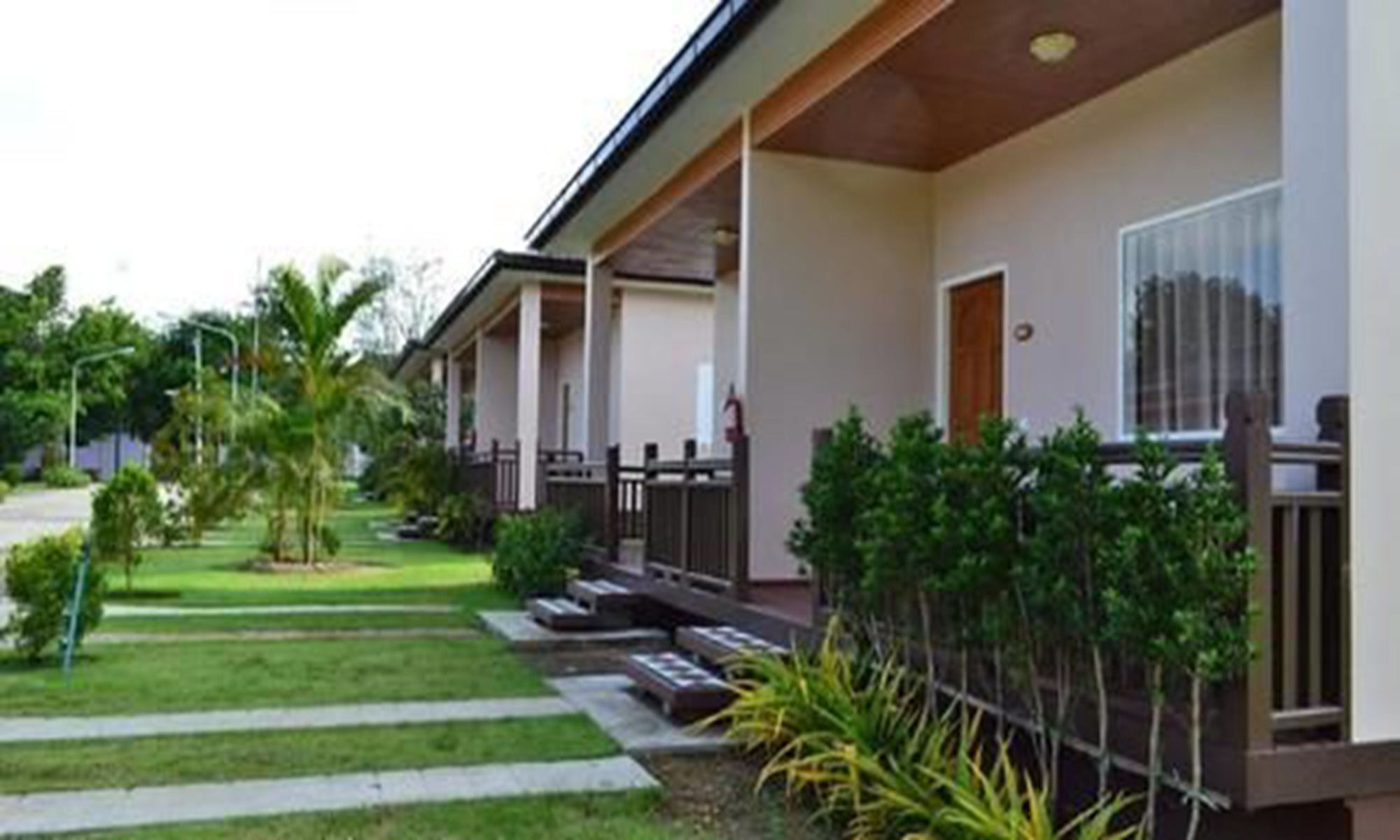 Famous Hotel Bago Bagian luar foto